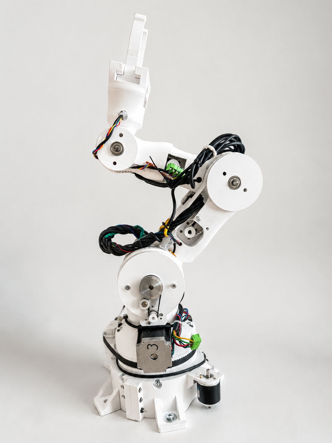 YUKI robotic arm close-up showing 3D-printed joints, stepper motors and wiring